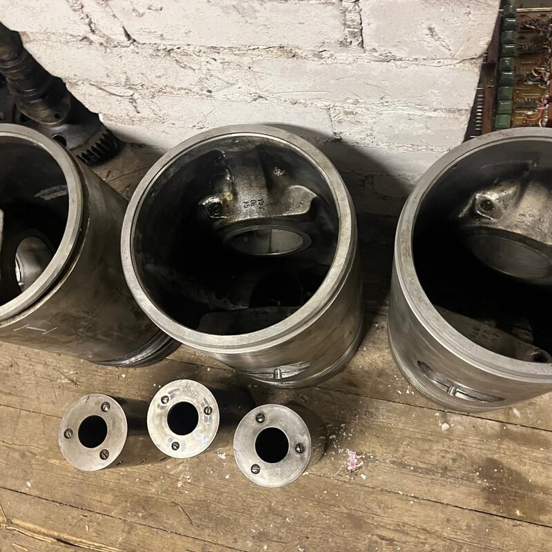 MAN GV 30/45 ATL piston 